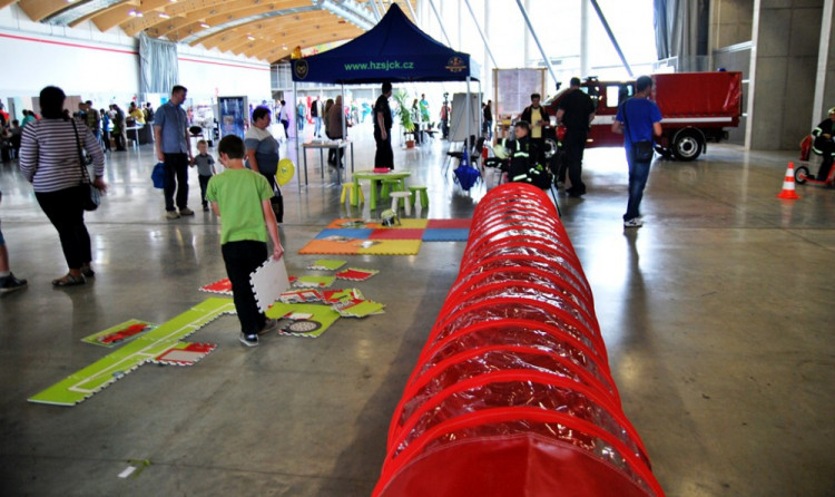 Prezentovali se zde i hasiči