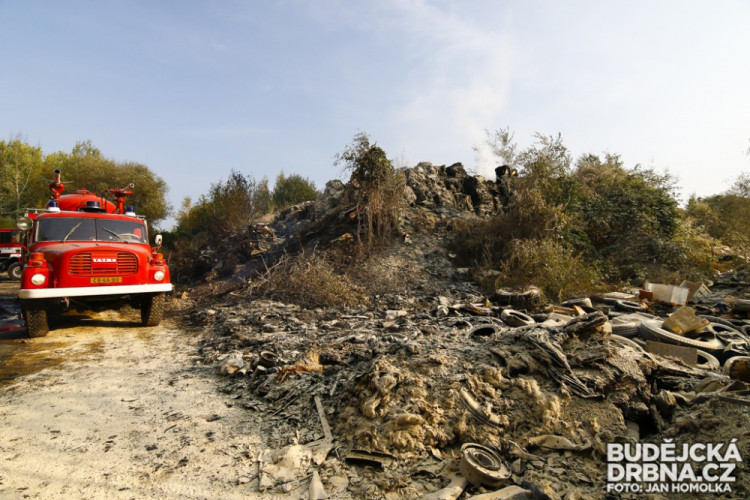 Požár nelegální skládky v Budějcích