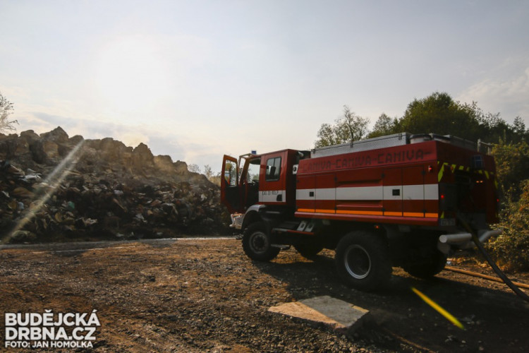Požár nelegální skládky v Budějcích