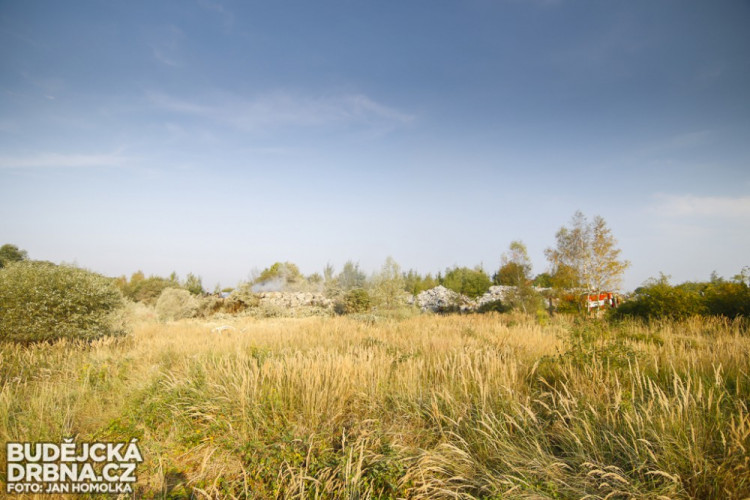 Požár nelegální skládky v Budějcích