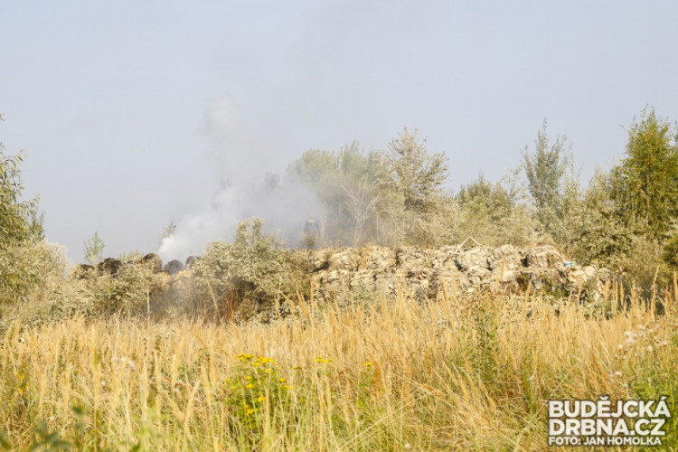 Požár nelegální skládky v Budějcích