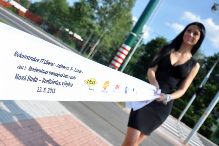 Slavnostní zahájení provozu na zrekonstruované trati do Jablonce