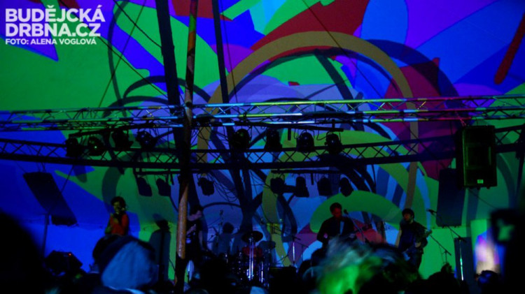 Barevná projekce vytvořila jedinečnou atmosféru