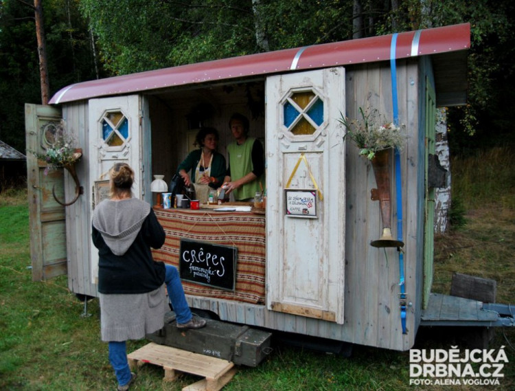 Nechybělo stylové občerstvení