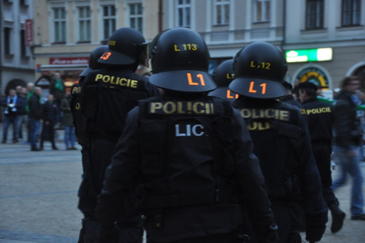 Libercem prošel pochod fanoušků Groningenu, policie musela zasahovat