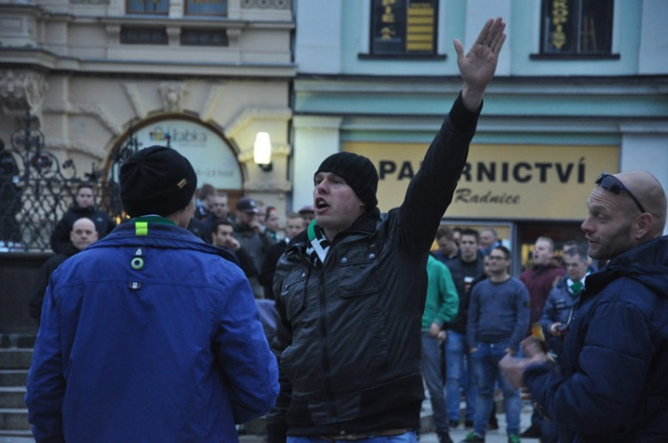 Libercem prošel pochod fanoušků Groningenu, policie musela zasahovat
