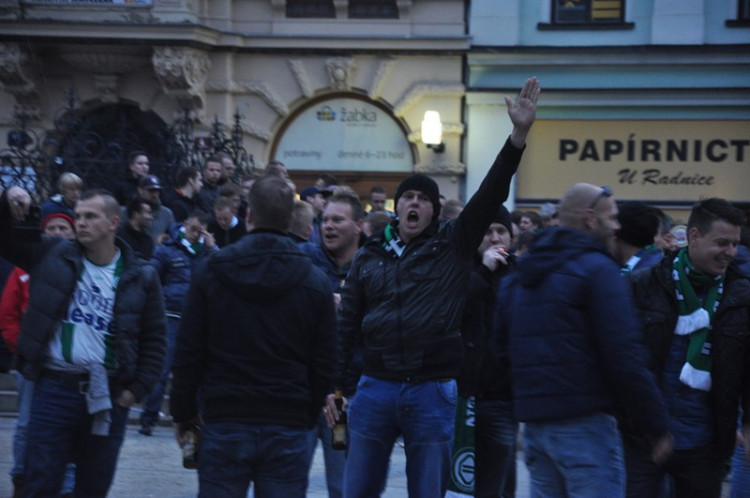 Libercem prošel pochod fanoušků Groningenu, policie musela zasahovat