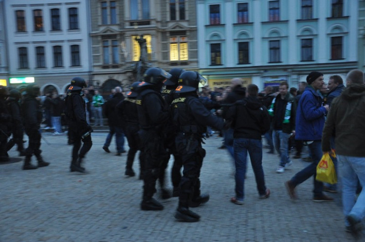 Libercem prošel pochod fanoušků Groningenu, policie musela zasahovat