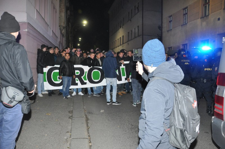 Libercem prošel pochod fanoušků Groningenu, policie musela zasahovat