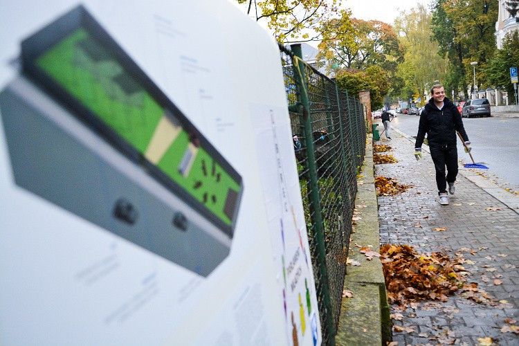 Studenti probouzejí park v Komenského ulici k životu