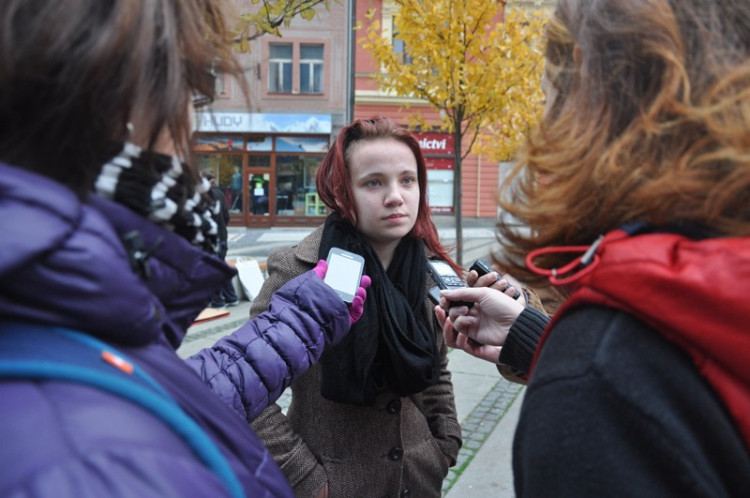 Demonstrace "Za naši kulturu a bezpečnou zem" před libereckou radnicí