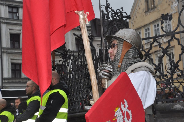 Demonstrace "Za naši kulturu a bezpečnou zem" před libereckou radnicí