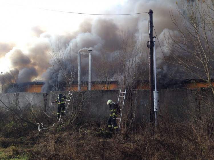 Požár v továrně Agba