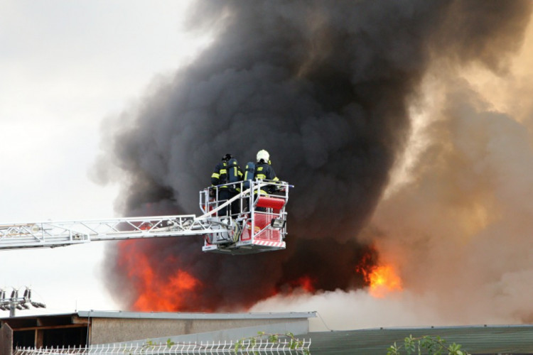 Požár v továrně Agba