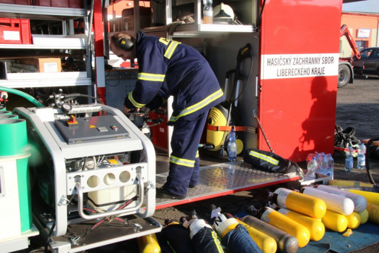 Požár v továrně Agba