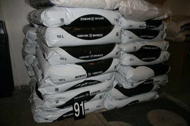 Policie odhalila obří pěstírnu konopí ve Stráži pod Ralskem