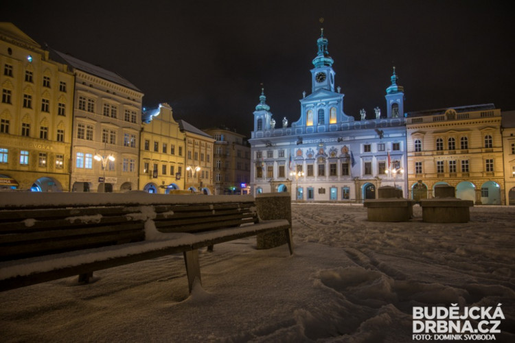 Noční zasněžené České Budějovice