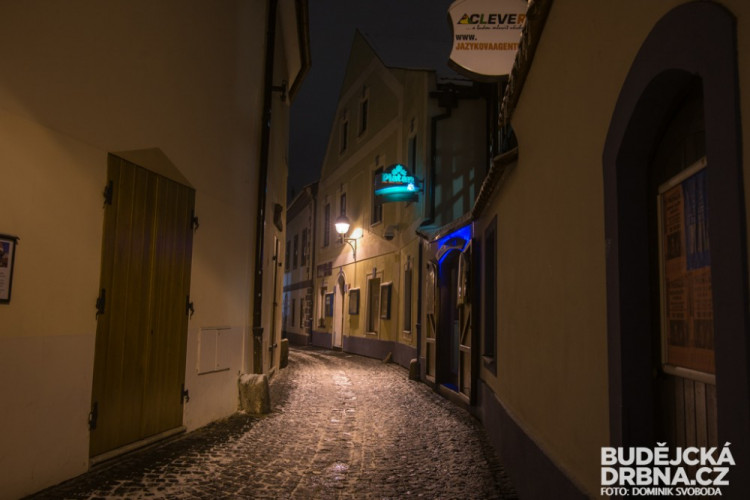 Noční zasněžené České Budějovice