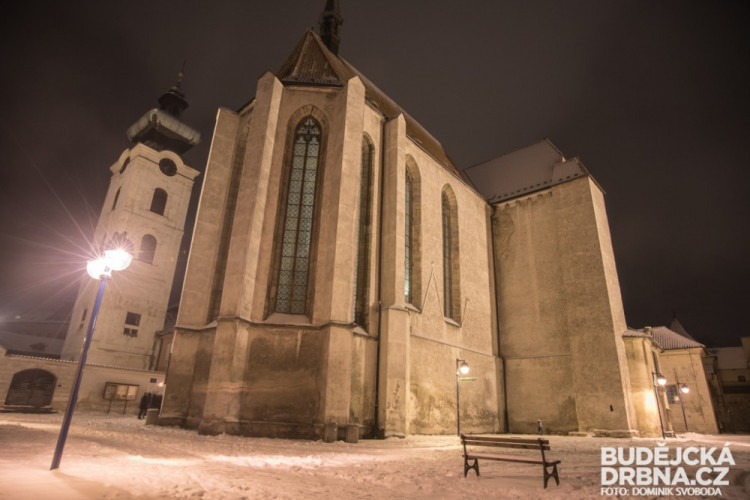 Noční zasněžené České Budějovice