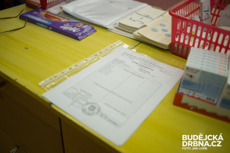 Předávání pololetních vysvědčení