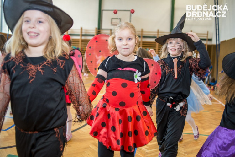 Předávání pololetních vysvědčení