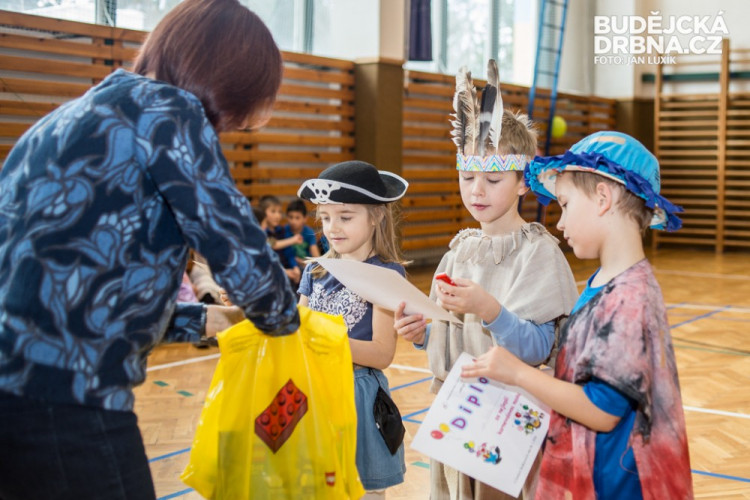 Předávání pololetních vysvědčení