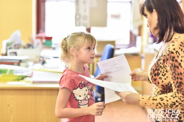 Předávání pololetních vysvědčení