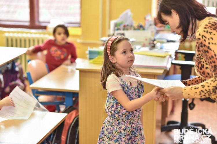 Předávání pololetních vysvědčení