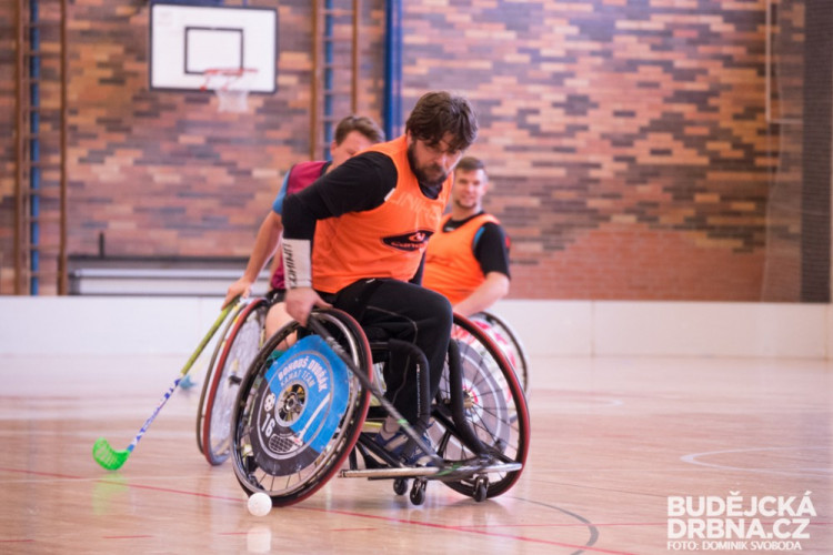 Soustředění florbalové reprezentace vozíčkářů