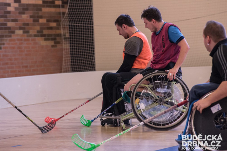 Soustředění florbalové reprezentace vozíčkářů