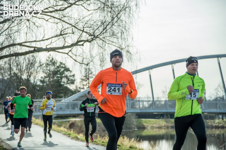 Winter Run se zúčastnila početná skupina běžeckých nadšenců
