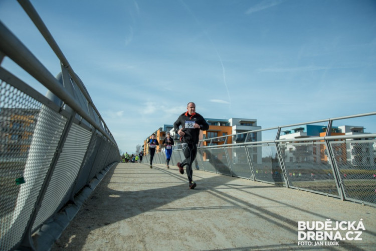 Winter Run se zúčastnila početná skupina běžeckých nadšenců