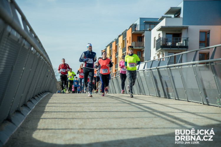 Winter Run se zúčastnila početná skupina běžeckých nadšenců