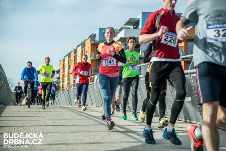 Winter Run se zúčastnila početná skupina běžeckých nadšenců