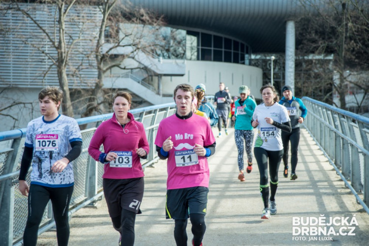 Winter Run se zúčastnila početná skupina běžeckých nadšenců