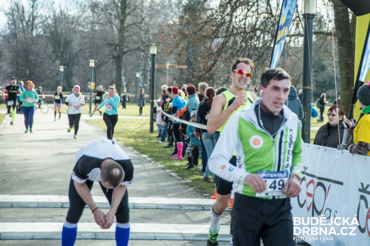 Winter Run se zúčastnila početná skupina běžeckých nadšenců