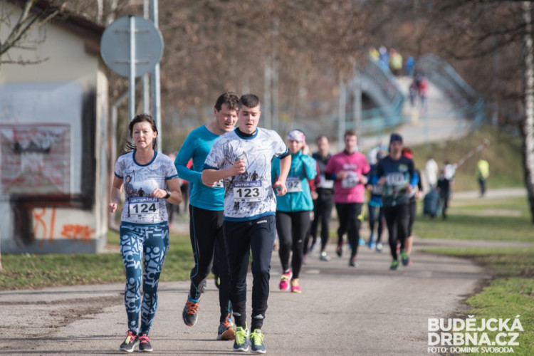 Winter Run se zúčastnila početná skupina běžeckých nadšenců