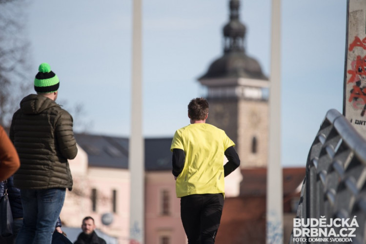 Winter Run se zúčastnila početná skupina běžeckých nadšenců