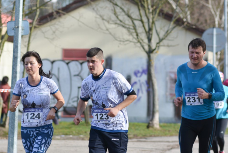 Winter Run se zúčastnila početná skupina běžeckých nadšenců