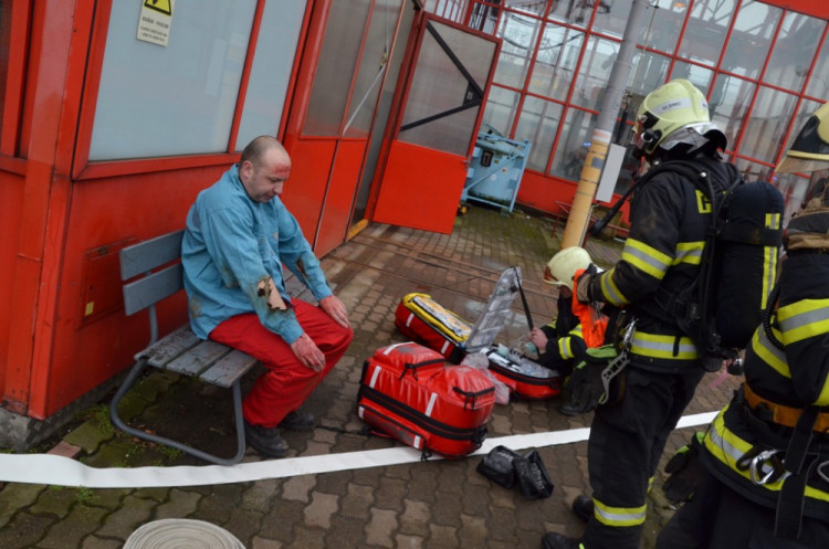 Cvičný požár ve vozovně dopravního podniku v Liberci