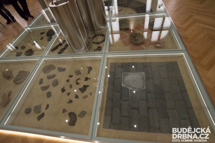 Bronzový depot 220 žeber