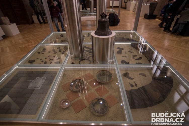 Bronzový depot 220 žeber