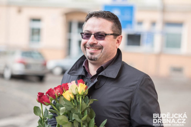 Dopravní podnik rozdával ženám růže k MDŽ