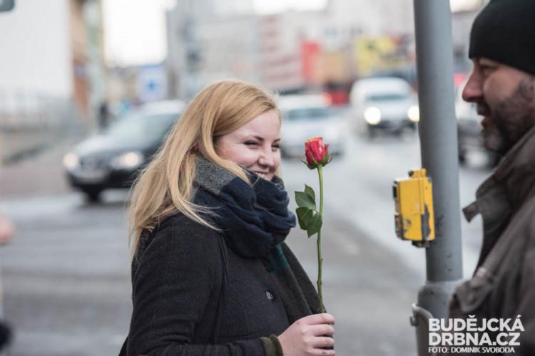 Dopravní podnik rozdával ženám růže k MDŽ