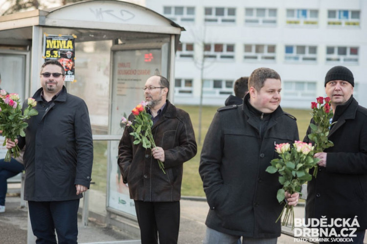 Dopravní podnik rozdával ženám růže k MDŽ