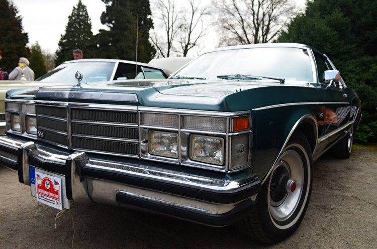 Setkání amerických automobilových veteránů na Sychrově