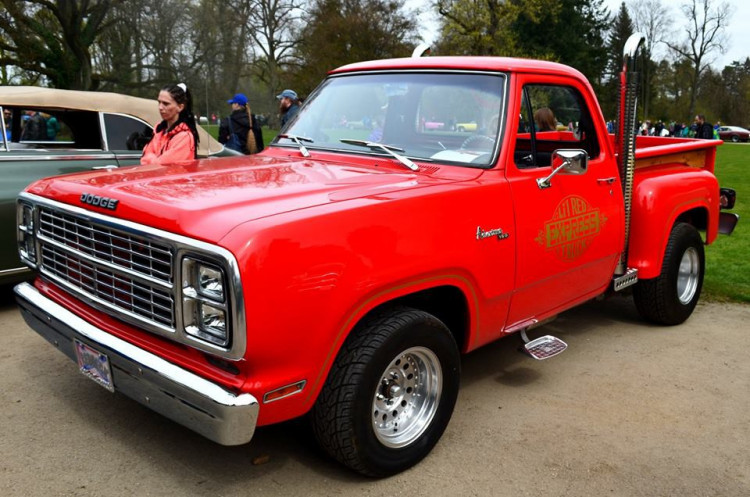 Setkání amerických automobilových veteránů na Sychrově