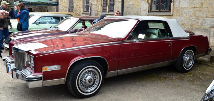 Setkání amerických automobilových veteránů na Sychrově