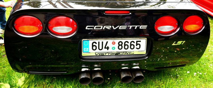 Setkání amerických automobilových veteránů na Sychrově