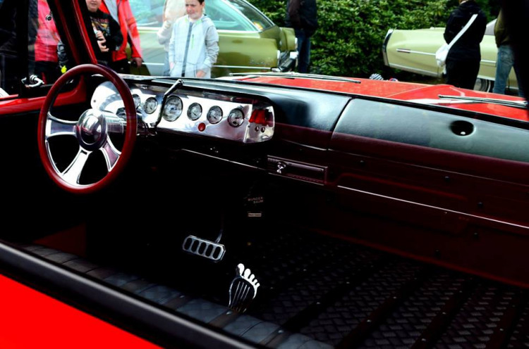 Setkání amerických automobilových veteránů na Sychrově